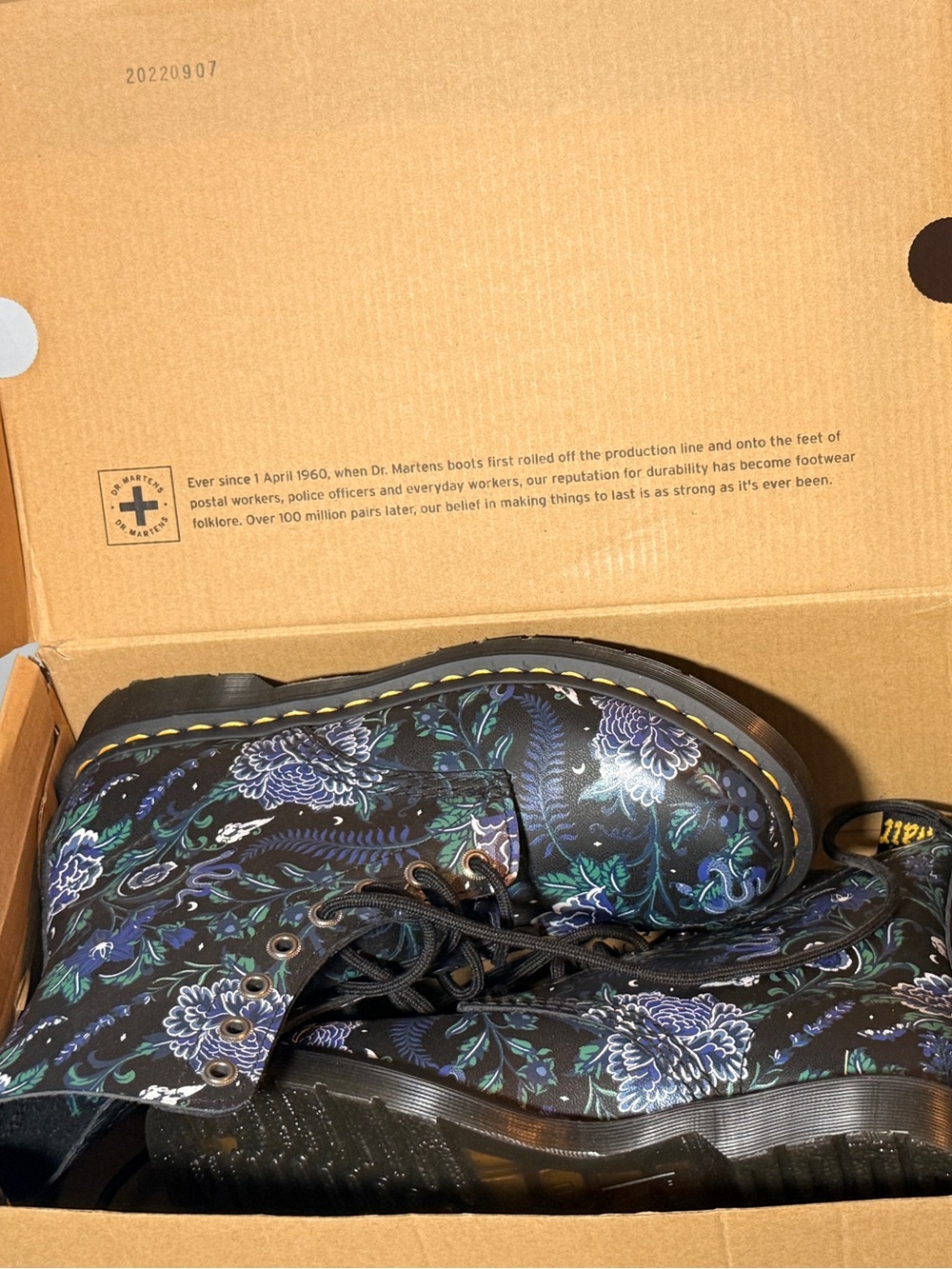 Dr. Martens Black Boots with Blue Floral Print Lace-Up NEVER WORN - Picture 6 of 7
